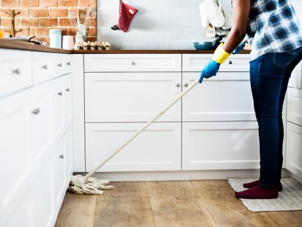 mopping with vinegar hardwood floors
