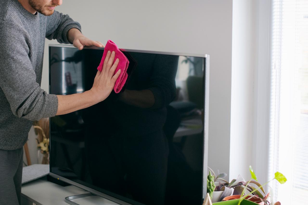 How to Clean a TV Screen