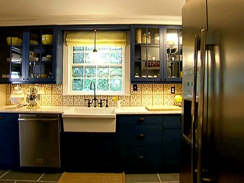 Navy Kitchen Cabinet Makeover