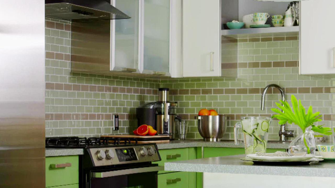 Tiny Kitchen Goes Big on Color