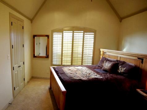 Hunting-Lodge-Style Bedroom
