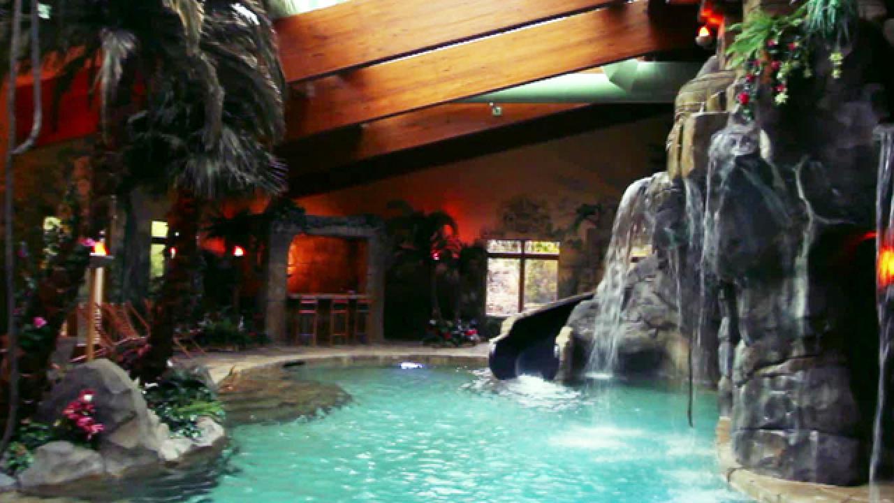 Mayan-Themed Indoor Pool