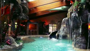 Mayan-Themed Indoor Pool