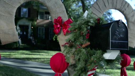 Festive Holiday Mailbox Video | HGTV