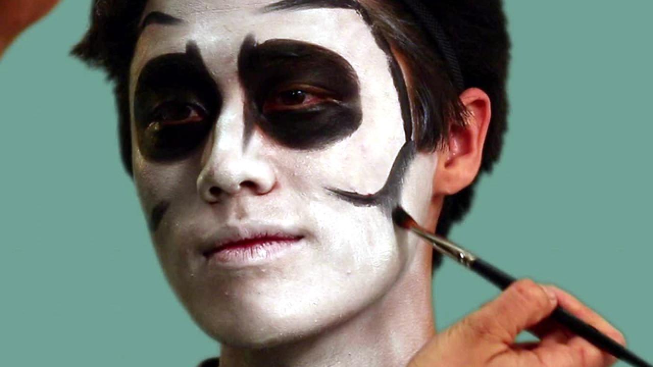 Skeleton Halloween Makeup How-To