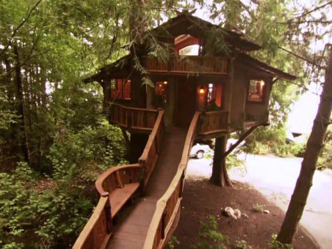 Mini-Mansion Treehouse Chalet