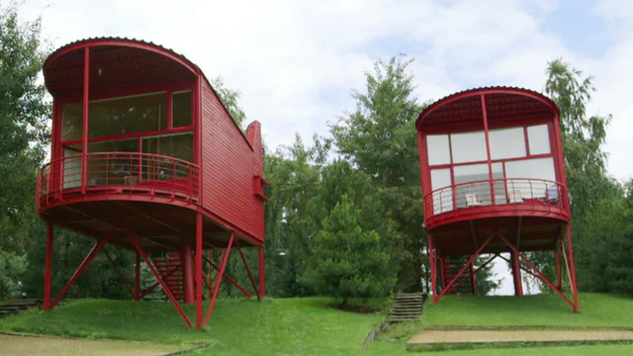 Russian Red Kit House