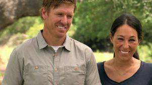 Fixer Upper Web Exclusive Clint Harp Woodworking Projects Hgtv S Fixer Upper Web Exclusive More Hilarious Season Two Outtakes 6 Videos