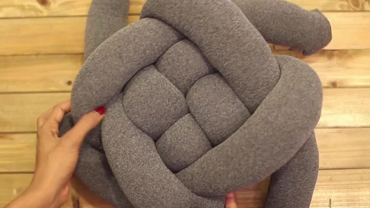 DIY Knot Pillow