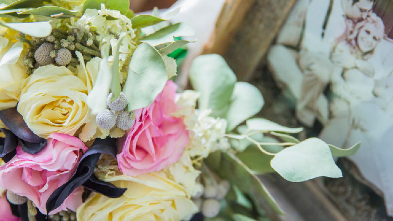3 Ways to Preserve Your Wedding Flowers