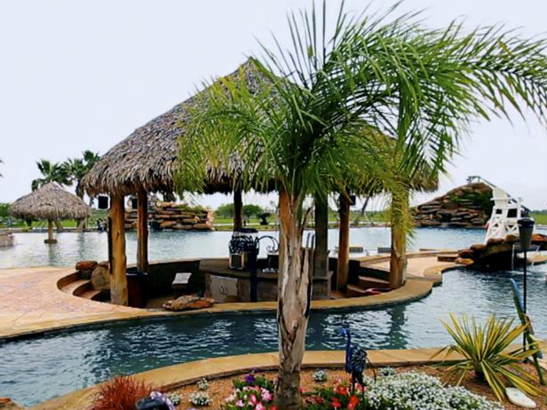 Texas Grand Swimming Pool Video | HGTV