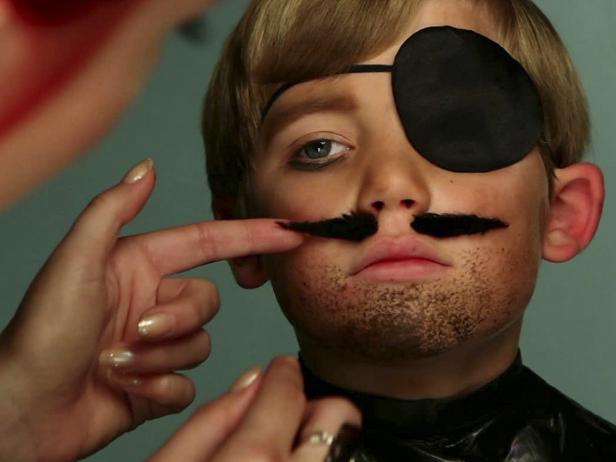 Pirate Halloween Makeup Video | HGTV