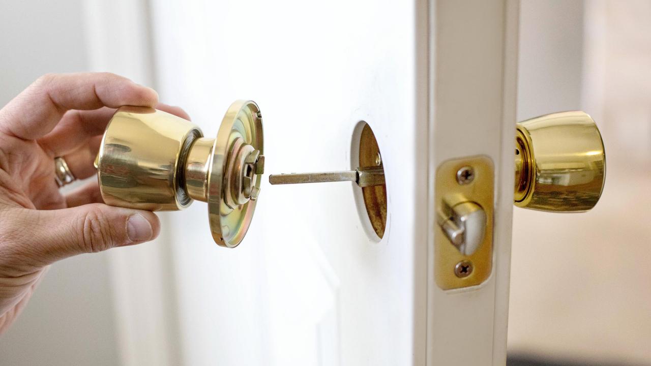 How to Change a Doorknob