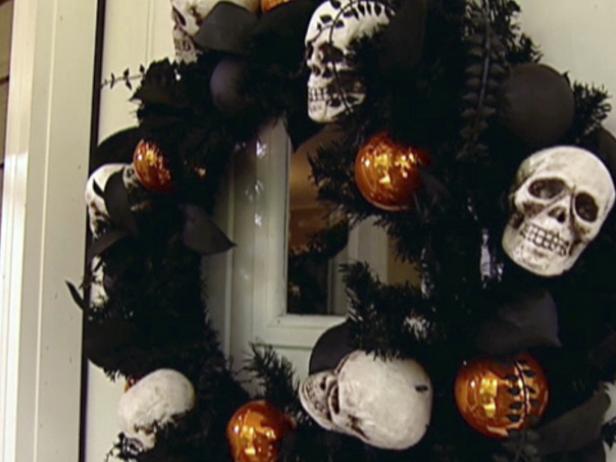 Halloween Wreaths Video | HGTV