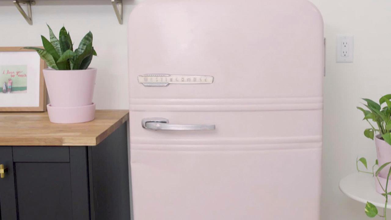 How to Paint a Refrigerator With Chalk Paint
