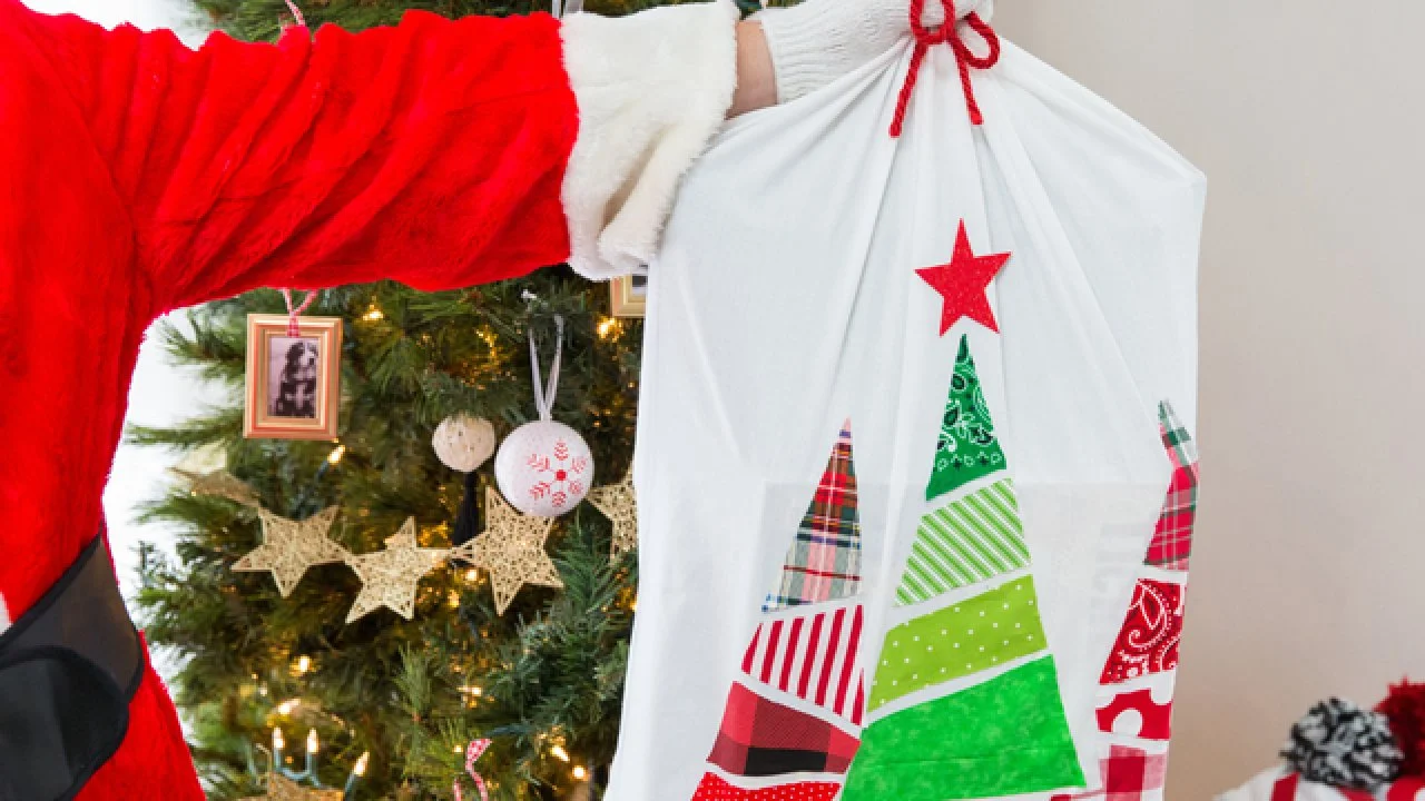 How to Make DIY Santa Sacks for Christmas Presents | HGTV