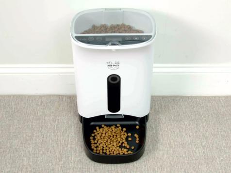 This Automatic Pet Feeder Will Make Your Life Easier
