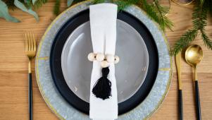 5 Wooden Bead Holiday Crafts