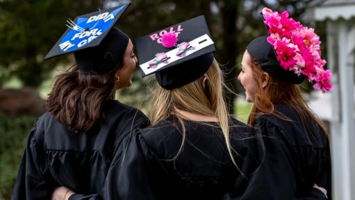 37 Uplifting Graduation Cap Ideas for Moms Who Did It
