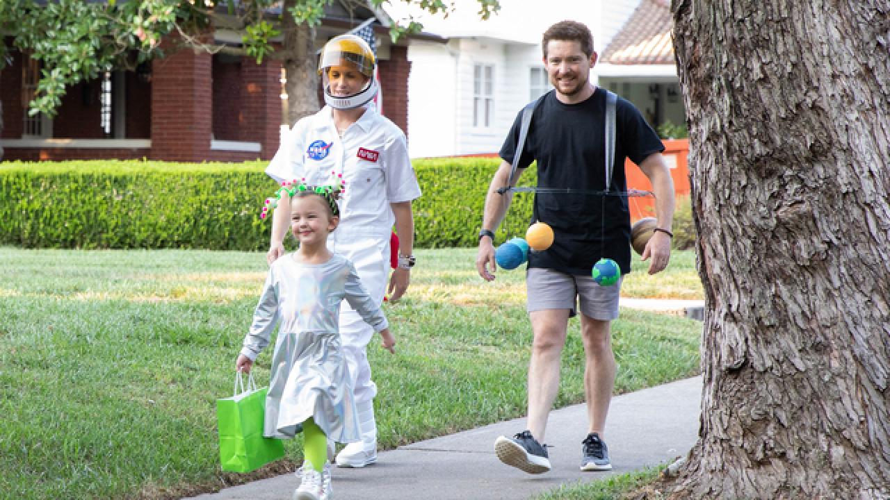 DIY Family Outer Space Halloween Costume | HGTV